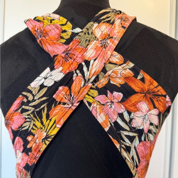 Billabong Knotted Heart Floral Dress - Picture 8 of 11